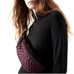 Athleta KINETIC SHINE WAISTBAG in Spiced Cabernet